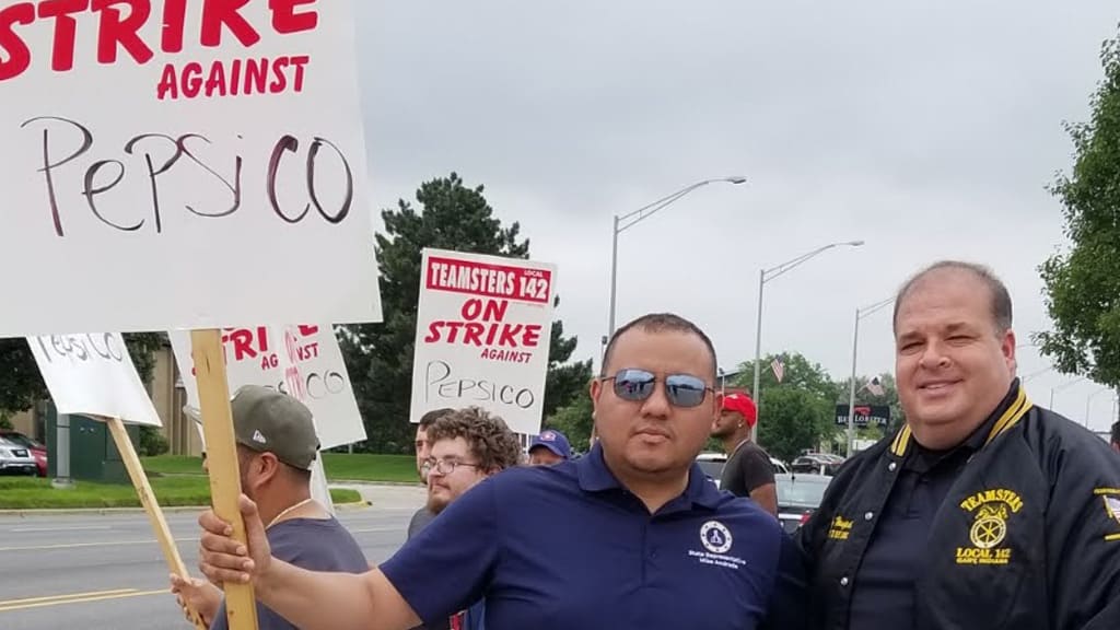 Mike Andrade joins Pepsi drivers on picket line
